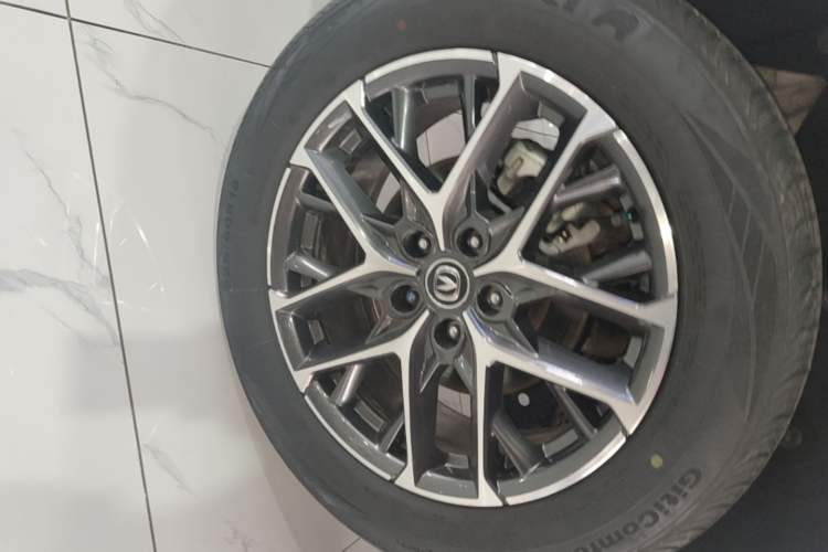 Used CHANGAN CS75 PLUS 2022 Classic Edition 1.5T Automatic Pioneer Model Right Rear Wheel Hub