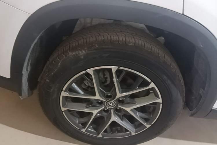 Used CHANGAN CS75 PLUS 2022 2nd Generation 1.5T Automatic Prestige Version Right Rear Wheel Hub