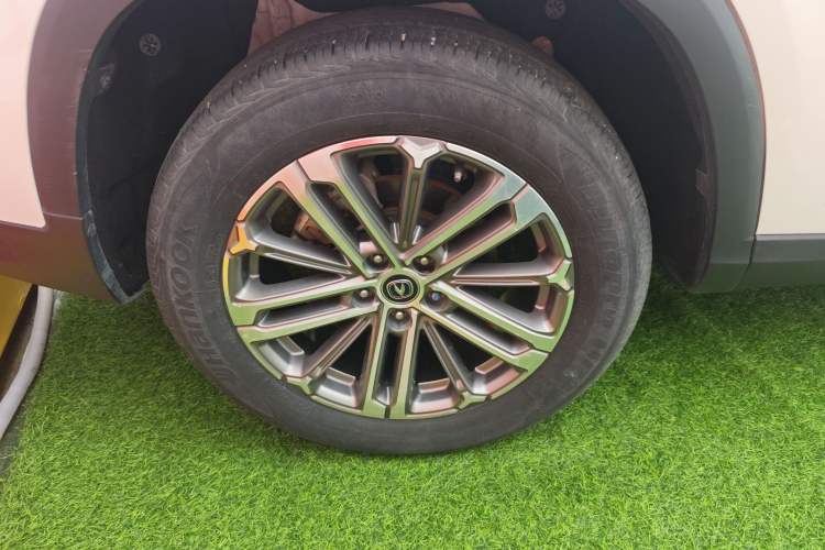 Used CHANGAN CS75 PLUS 2022 1.5T Automatic Luxury Model Right Rear Wheel Hub