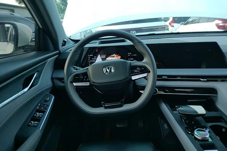 Used CHANGAN CS75 PLUS 2022 2nd Generation 1.5T Automatic Pilot Version Steering Wheel