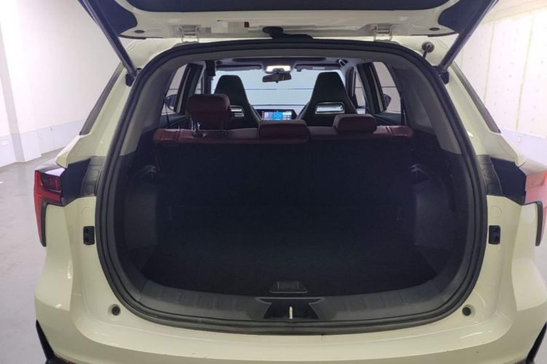 Used CHANGAN CS75 PLUS 2022 Second-Generation 2.0T Automatic Prestige Model Trunk