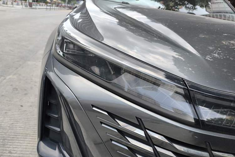 Used CHANGAN CS75 PLUS 2023 3rd Generation 1.5T Automatic Prestige Model Right Front Headlight