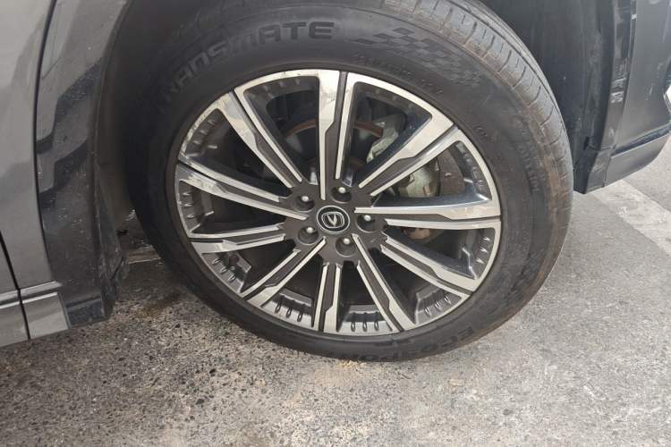 Used CHANGAN CS75 PLUS 2023 3rd Generation 1.5T Automatic Prestige Model Right Front Wheel Hub
