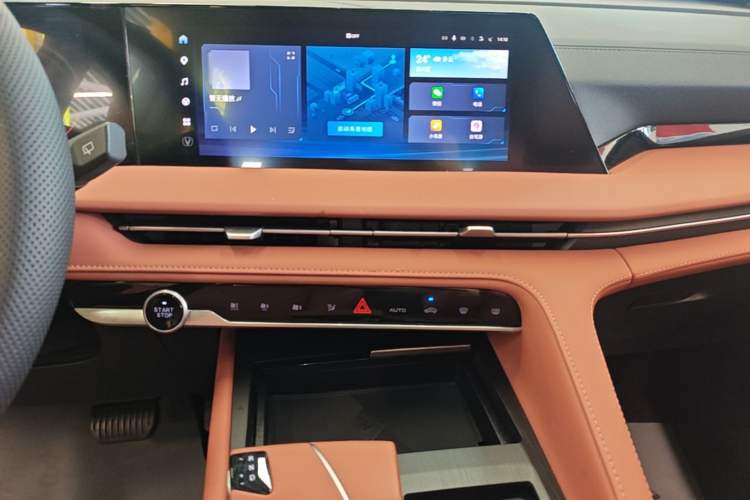 Used CHANGAN CS75 PLUS 2023 3rd Generation 1.5T Automatic Prestige Model Audio And AC Panel