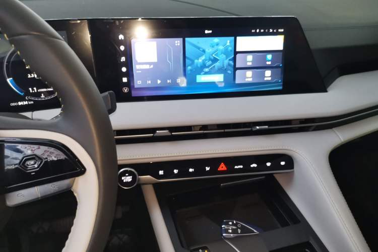 Used CHANGAN CS75 PLUS 2023 3rd Generation 1.5T Automatic Prestige Model Audio And AC Panel