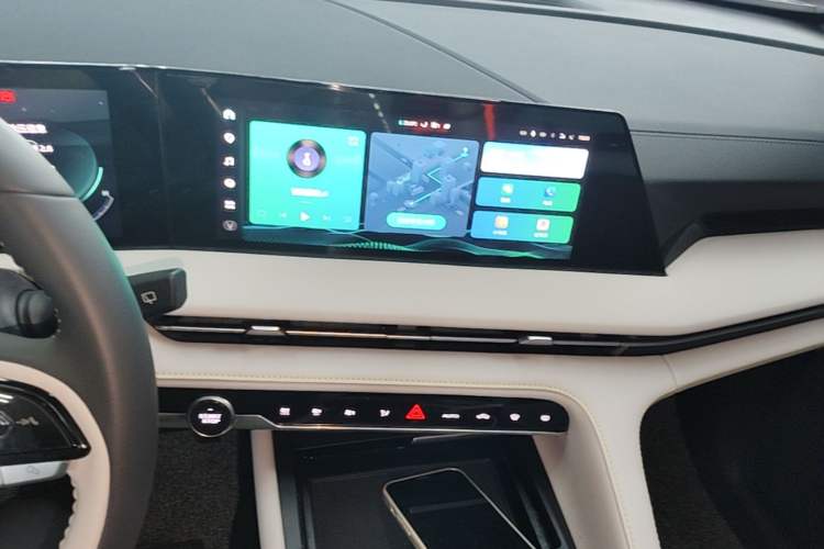 Used CHANGAN CS75 PLUS 2023 3rd Generation 1.5T Automatic Prestige Model Audio And AC Panel
