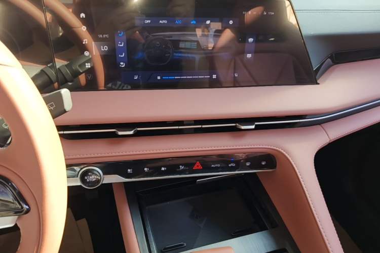 Used CHANGAN CS75 PLUS 2023 3rd Generation 1.5T Automatic Prestige Model Audio And AC Panel