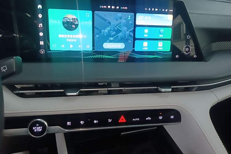 Used CHANGAN CS75 PLUS 2023 3rd Generation 2.0T Automatic Flagship Model Audio And AC Panel