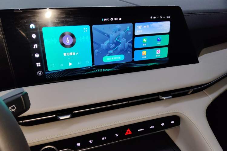 Used CHANGAN CS75 PLUS 2023 3rd Generation 1.5T Automatic Prestige Model Audio And AC Panel