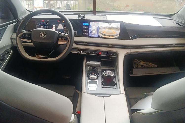 Used CHANGAN CS75 PLUS 2023 3rd Generation 1.5T Automatic Prestige Model Center Console