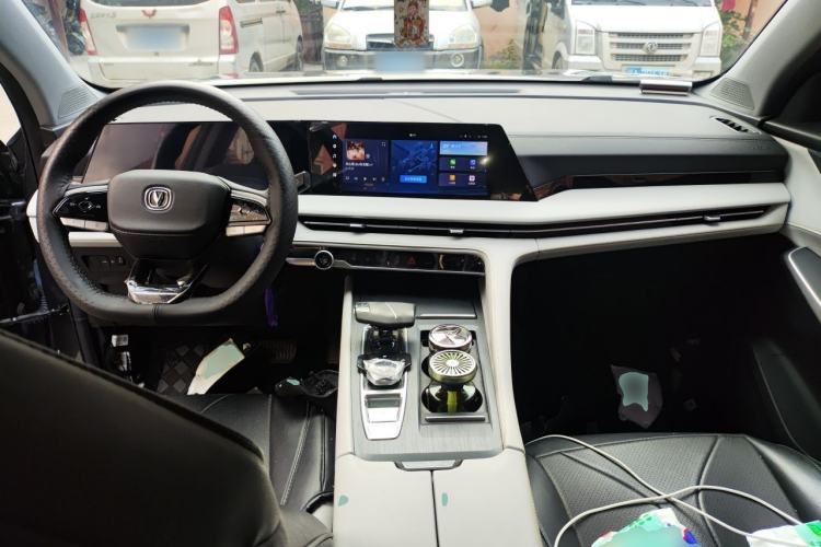 Used CHANGAN CS75 PLUS 2023 3rd Generation 1.5T Automatic Prestige Model Center Console