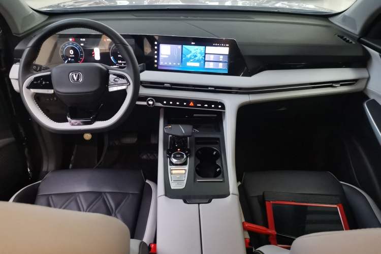 Used CHANGAN CS75 PLUS 2023 3rd Generation 1.5T Automatic Prestige Model Center Console