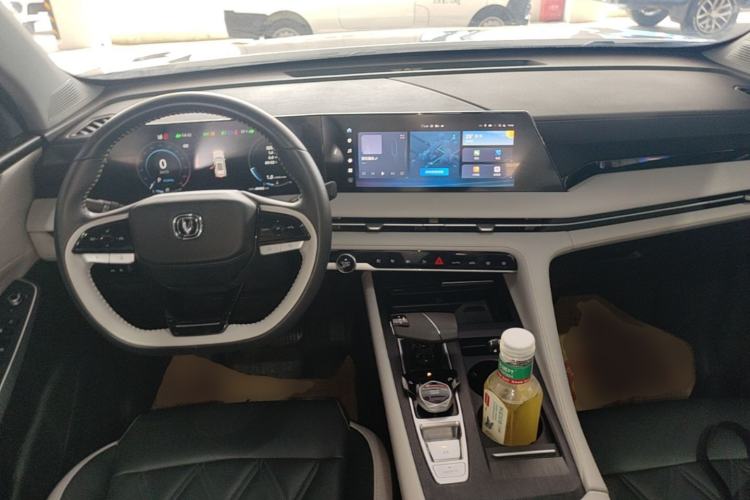Used CHANGAN CS75 PLUS 2023 3rd Generation 1.5T Automatic Prestige Model Center Console