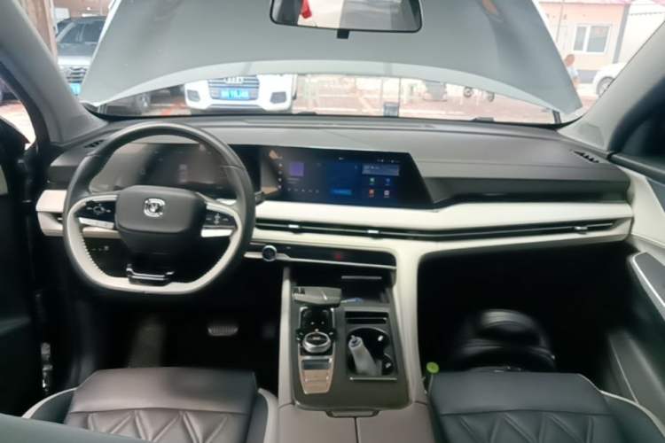 Used CHANGAN CS75 PLUS 2023 3rd Generation 1.5T Automatic Prestige Model Center Console