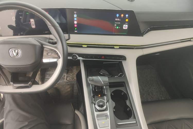 Used CHANGAN CS75 PLUS 2023 3rd Generation 1.5T Automatic Prestige Model Center Console