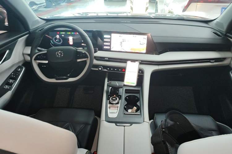 Used CHANGAN CS75 PLUS 2023 3rd Generation 1.5T Automatic Prestige Model Center Console