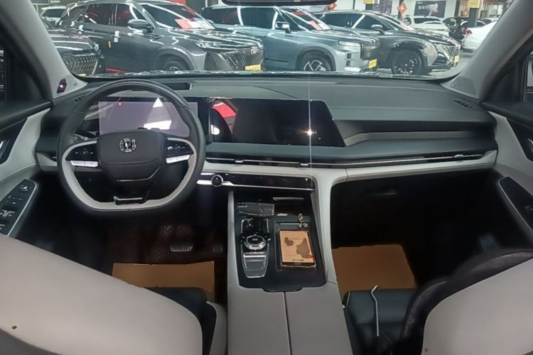 Used CHANGAN CS75 PLUS 2023 3rd Generation 2.0T Automatic Flagship Model Center Console