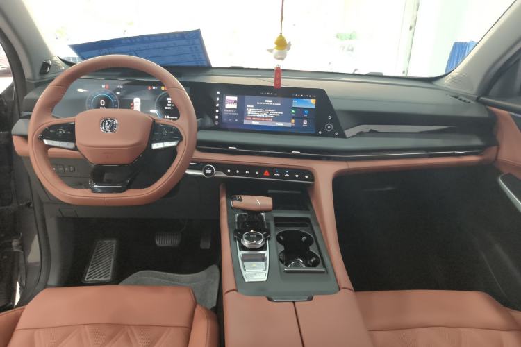 Used CHANGAN CS75 PLUS 2023 3rd Generation 2.0T Automatic Flagship Model Center Console