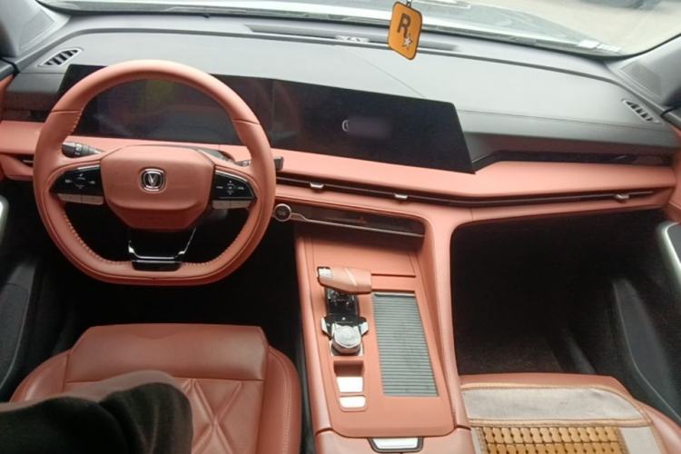 Used CHANGAN CS75 PLUS 2023 3rd Generation 2.0T Automatic Prestige Version Center Console