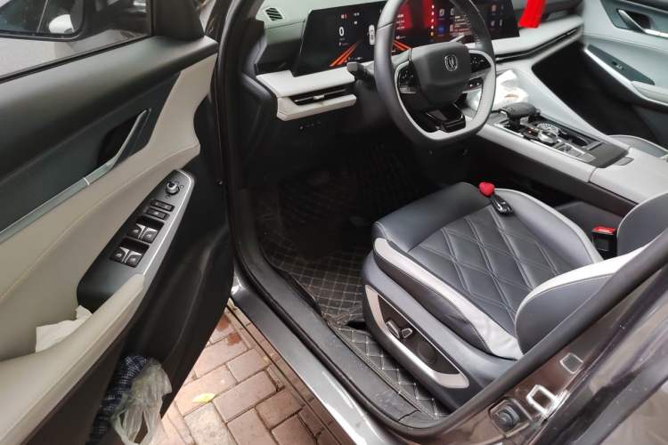 Used CHANGAN CS75 PLUS 2023 3rd Generation 2.0T Automatic Prestige Version Driver Seat