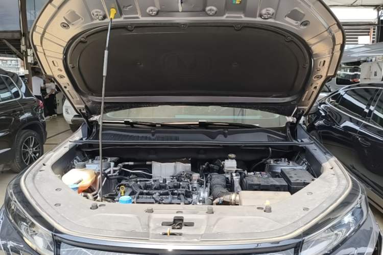 Used CHANGAN CS75 PLUS 2023 2nd Generation 1.5T Automatic Elite Version Engine Bay