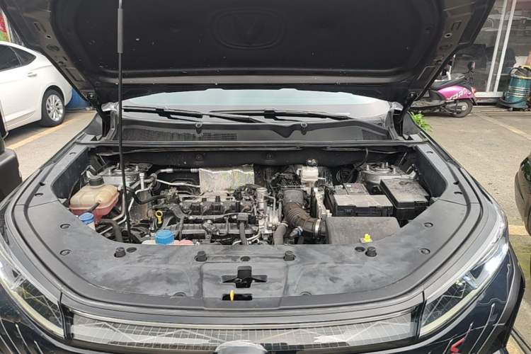 Used CHANGAN CS75 PLUS 2023 2nd Generation 1.5T Automatic Elite Version Engine Bay