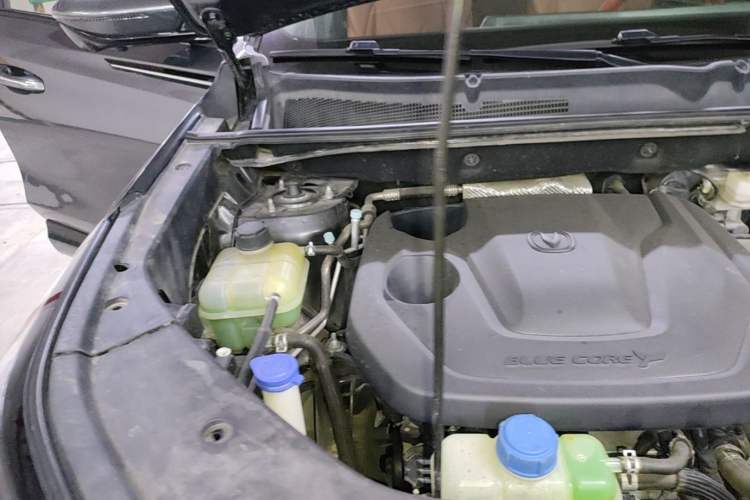 Used CHANGAN CS75 PLUS 2023 3rd Generation 1.5T Automatic Prestige Model Engine Bay Right