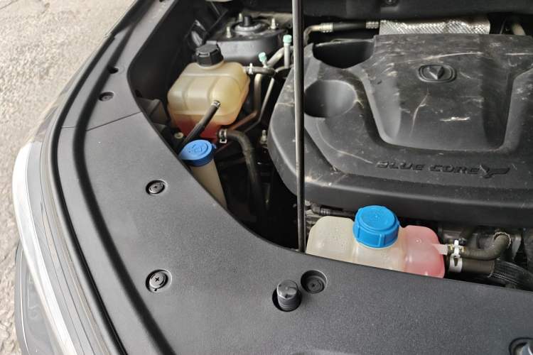 Used CHANGAN CS75 PLUS 2023 3rd Generation 1.5T Automatic Prestige Model Engine Bay Right