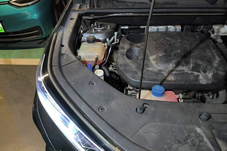 Used CHANGAN CS75 PLUS 2023 3rd Generation 1.5T Automatic Prestige Model Engine Bay Right