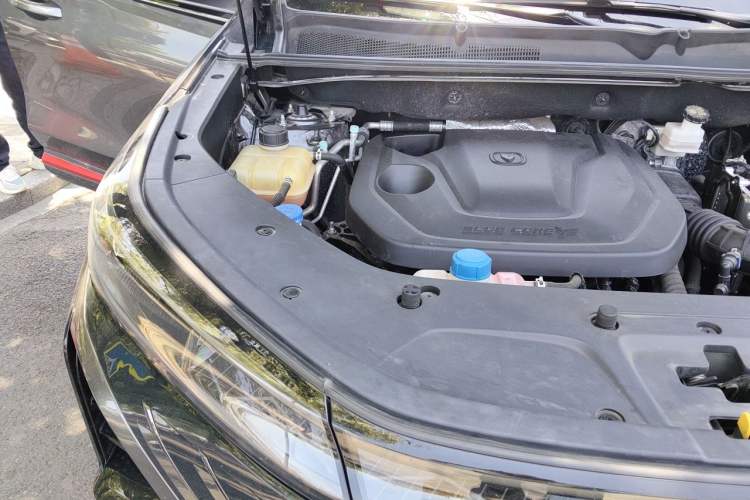 Used CHANGAN CS75 PLUS 2023 3rd Generation 1.5T Automatic Prestige Model Engine Bay Right