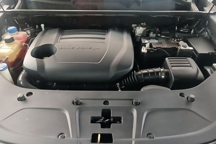 Used CHANGAN CS75 PLUS 2023 3rd Generation 2.0T Automatic Flagship Model Engine Bay