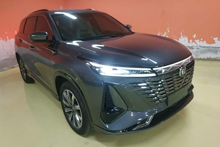 Used CHANGAN CS75 PLUS 2023 3rd Generation 1.5T Automatic Prestige Model Front Right 45 Deg