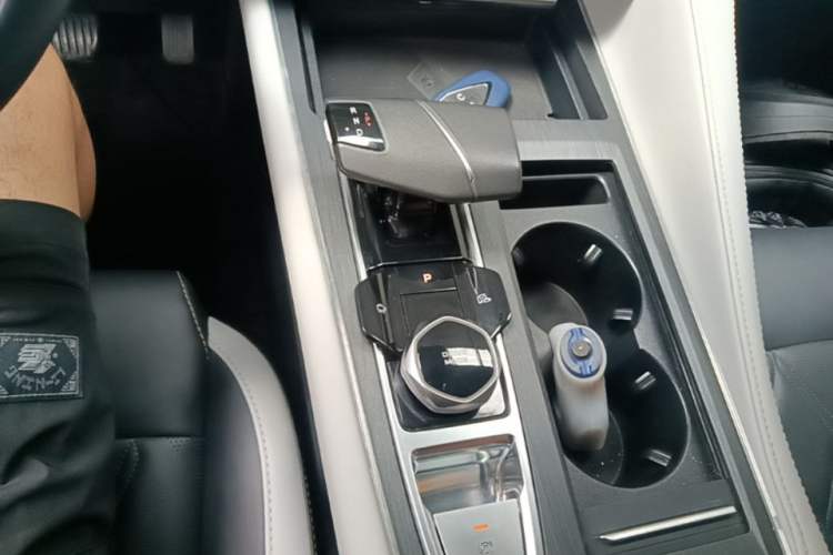 Used CHANGAN CS75 PLUS 2023 3rd Generation 1.5T Automatic Prestige Model Gear Lever