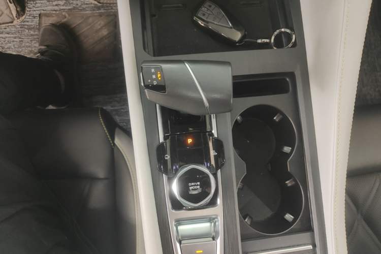 Used CHANGAN CS75 PLUS 2023 3rd Generation 1.5T Automatic Prestige Model Gear Lever