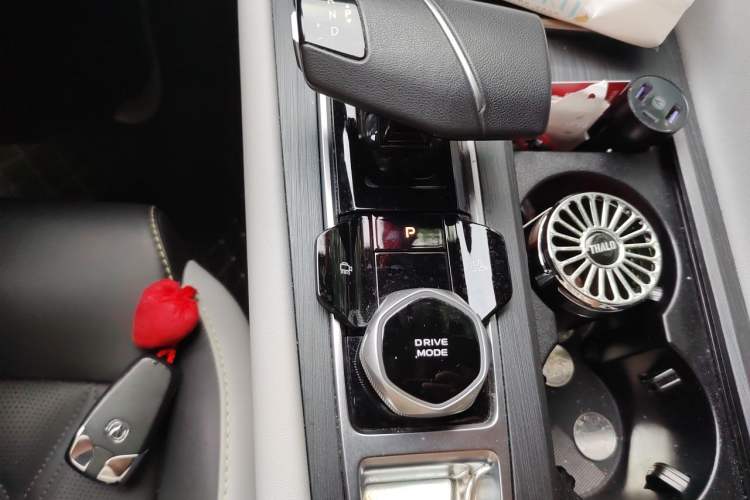 Used CHANGAN CS75 PLUS 2023 3rd Generation 2.0T Automatic Prestige Version Gear Lever