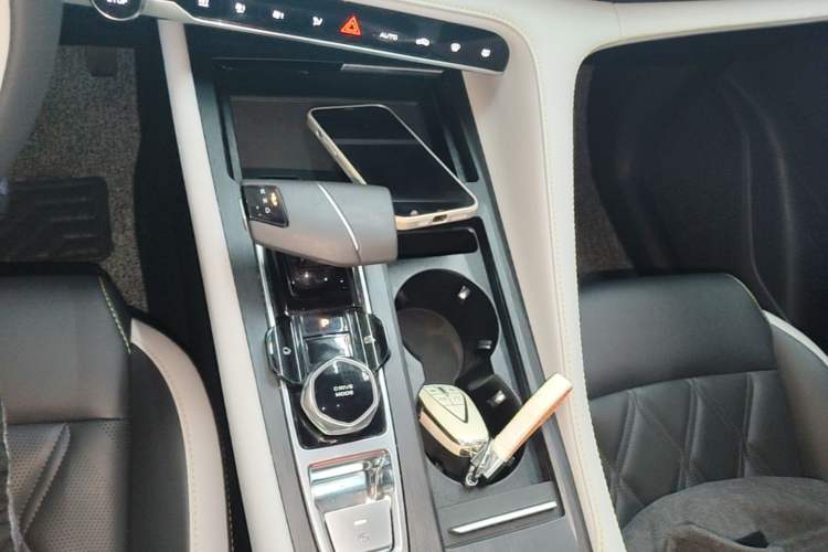 Used CHANGAN CS75 PLUS 2023 3rd Generation 1.5T Automatic Prestige Model Gear Lever