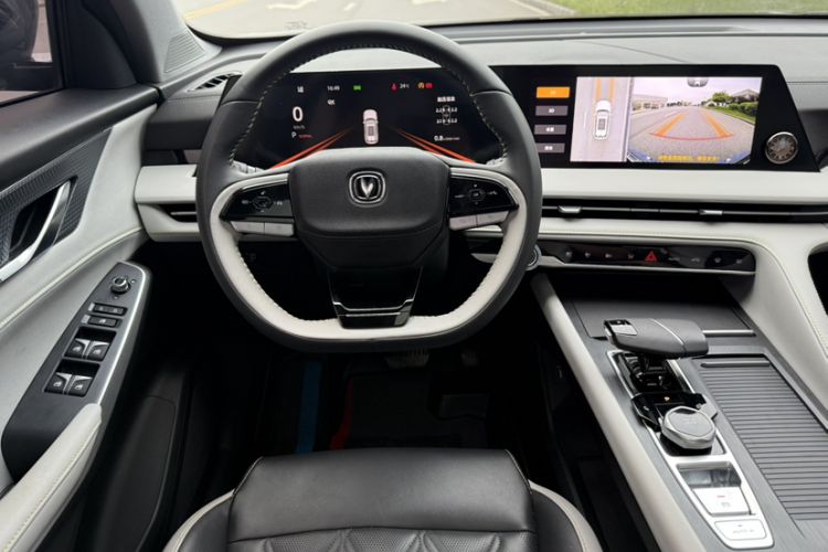 Used CHANGAN CS75 PLUS 2023 3rd Generation 1.5T Automatic Prestige Model Interior 1