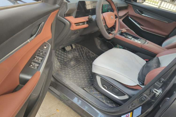 Used CHANGAN CS75 PLUS 2023 3rd Generation 1.5T Automatic Prestige Model Interior 3