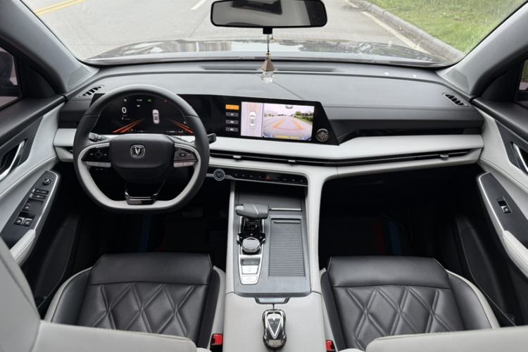 Used CHANGAN CS75 PLUS 2023 3rd Generation 1.5T Automatic Prestige Model Interior 4