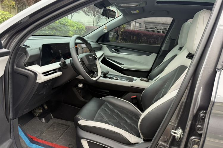 Used CHANGAN CS75 PLUS 2023 3rd Generation 1.5T Automatic Prestige Model Interior 6