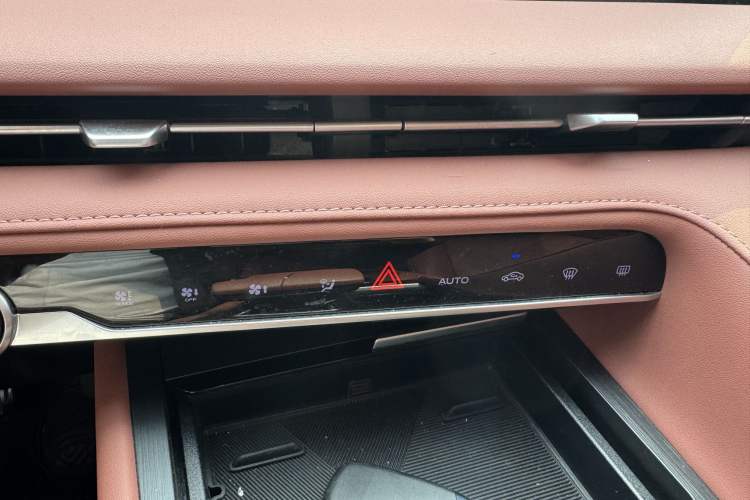 Used CHANGAN CS75 PLUS 2023 3rd Generation 1.5T Automatic Prestige Model Interior 6
