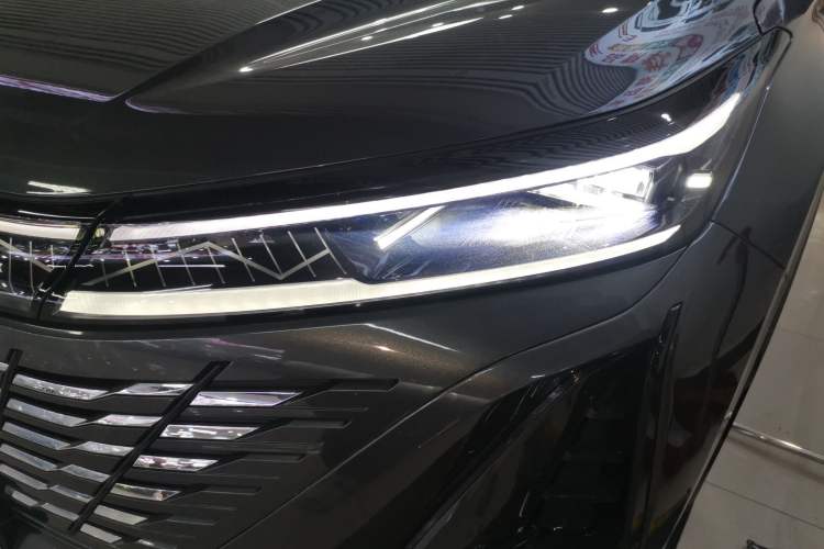 Used CHANGAN CS75 PLUS 2023 3rd Generation 1.5T Automatic Prestige Model Left Front Headlight