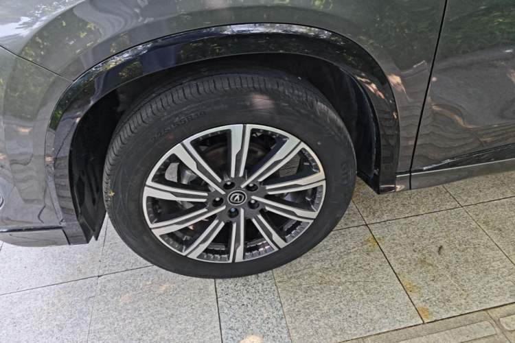 Used CHANGAN CS75 PLUS 2023 3rd Generation 1.5T Automatic Prestige Model Left Front Wheel Hub