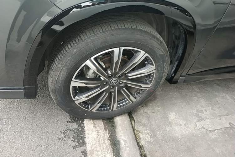 Used CHANGAN CS75 PLUS 2023 3rd Generation 1.5T Automatic Prestige Model Left Front Wheel Hub