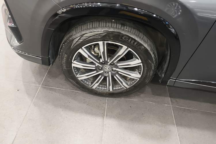 Used CHANGAN CS75 PLUS 2023 3rd Generation 1.5T Automatic Prestige Model Left Front Wheel Hub