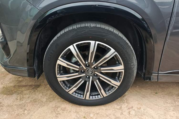 Used CHANGAN CS75 PLUS 2023 3rd Generation 1.5T Automatic Prestige Model Left Front Wheel Hub