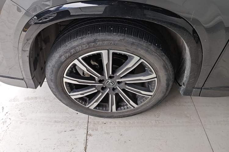 Used CHANGAN CS75 PLUS 2023 3rd Generation 1.5T Automatic Prestige Model Left Front Wheel Hub