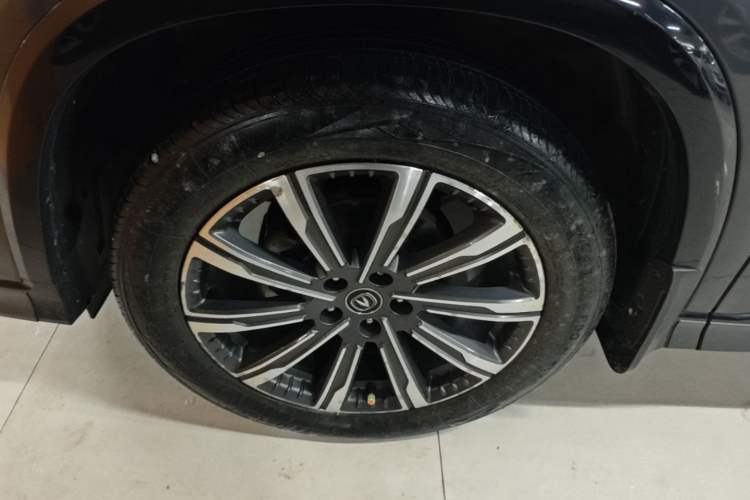 Used CHANGAN CS75 PLUS 2023 3rd Generation 1.5T Automatic Prestige Model Left Front Wheel Hub
