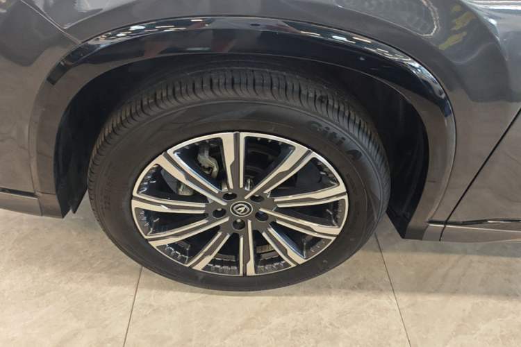 Used CHANGAN CS75 PLUS 2023 3rd Generation 1.5T Automatic Prestige Model Left Front Wheel Hub