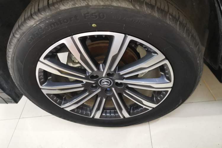 Used CHANGAN CS75 PLUS 2023 3rd Generation 1.5T Automatic Prestige Model Left Front Wheel Hub